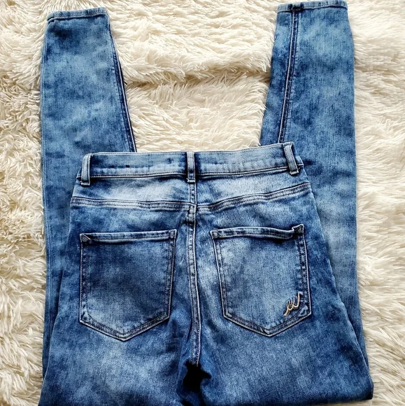 EXPRESS Faded and Destroyed Hi-Rise Jeggings - Picture 2 of 8